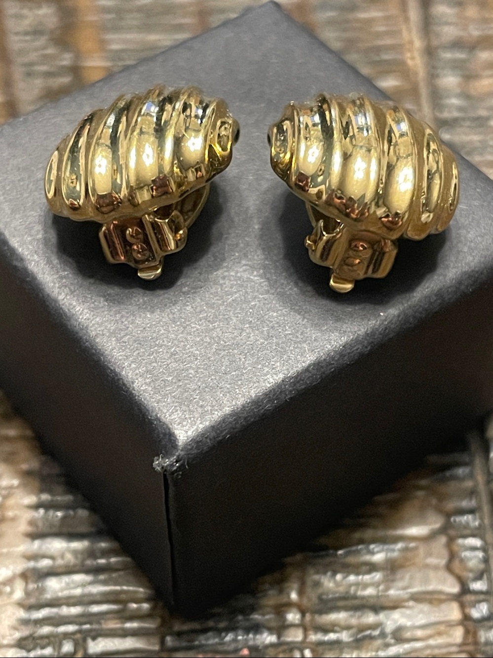 NINA RICCI Gold Tone Clip On Earrings Vintage - Picture 3 of 5